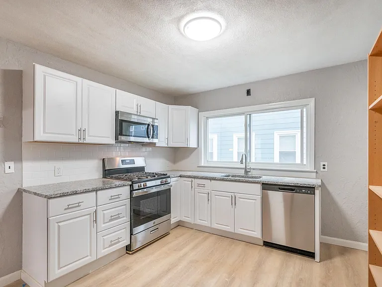 39 Perry St #1 — Photo 1