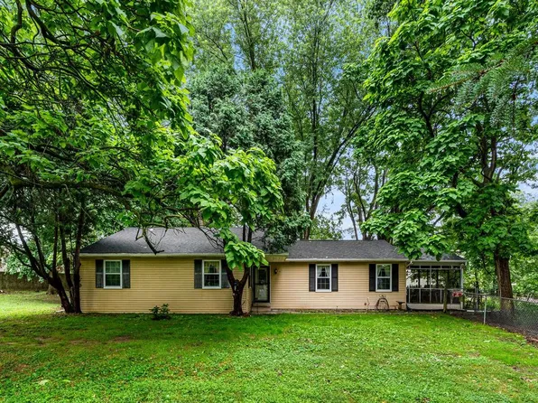 102 Westview Dr, Lincoln University, PA 19352