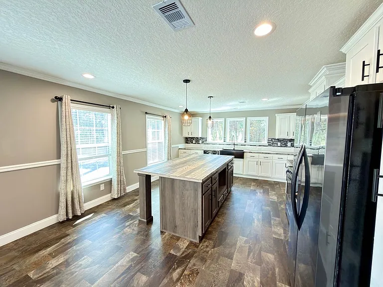 55 Oak Ave — Photo 17