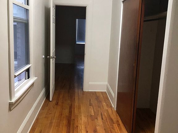 5th image of 3414 43rd St APT 1R