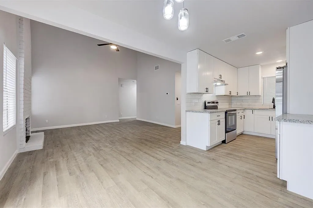 3 bed, 2.0 bath, 1633 sqft, $1,900 — Photo 4
