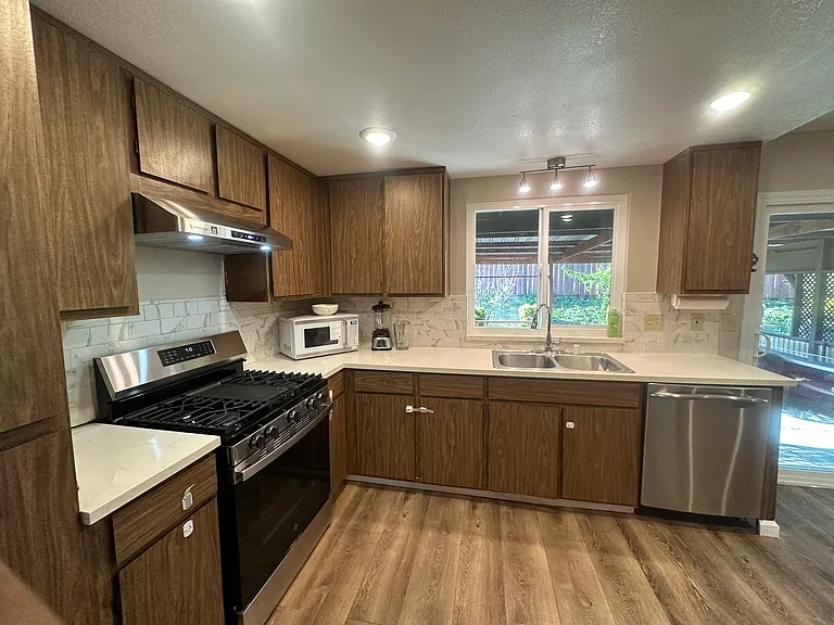 1465 Madrone Way — Photo 14