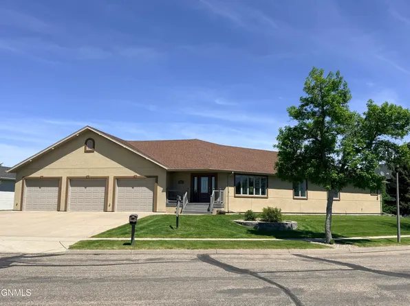 2781 Promontory Dr, Bismarck, ND 58503