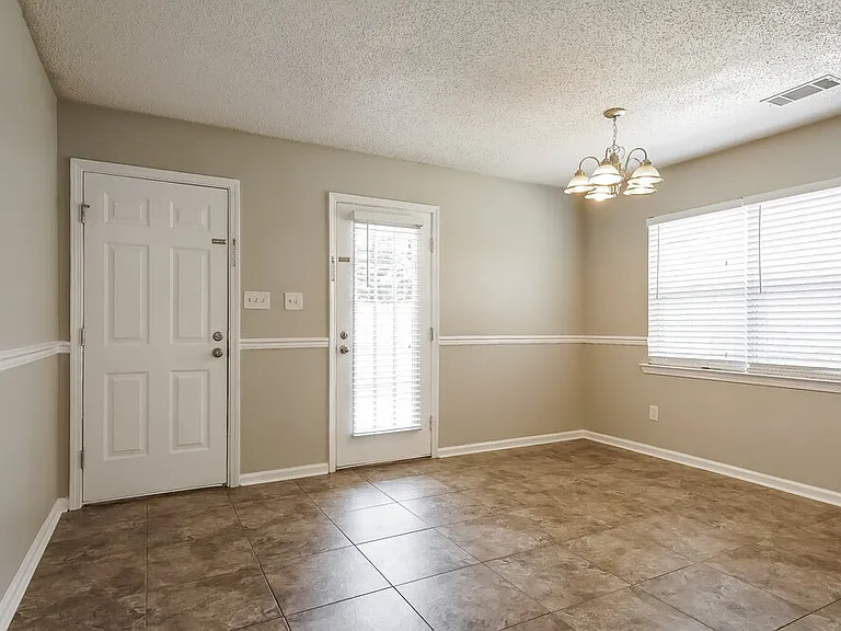 175 Cedar Bend Dr — Photo 6