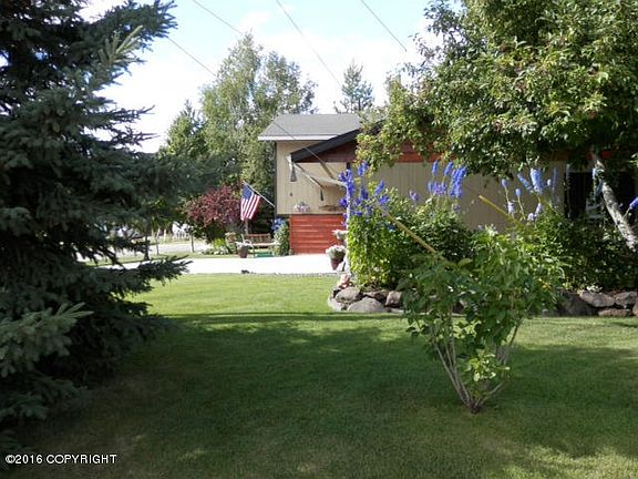 4th image of 390 Jeanne Dr
