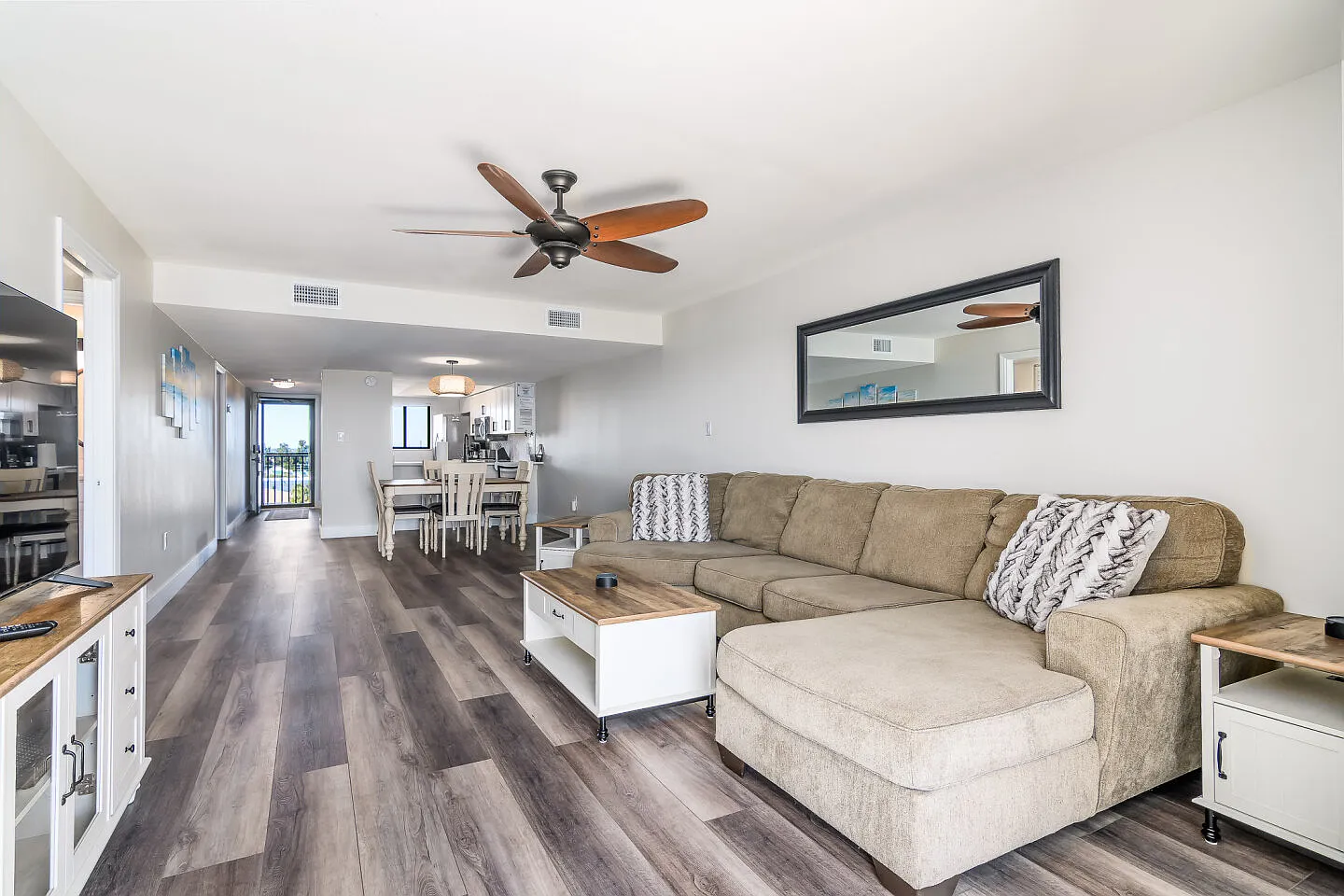 2 bed, 1418 sqft, $3,000 — Photo 4