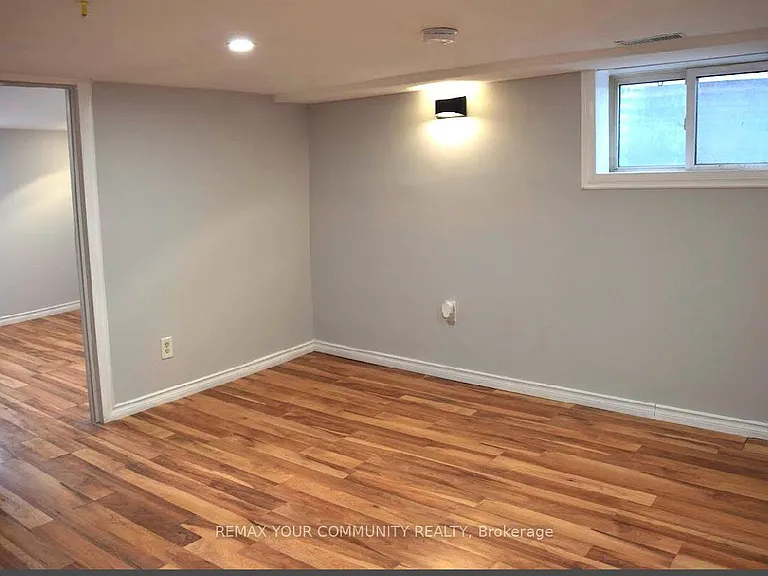 143 Agnes St #BASEMENT — Photo 4