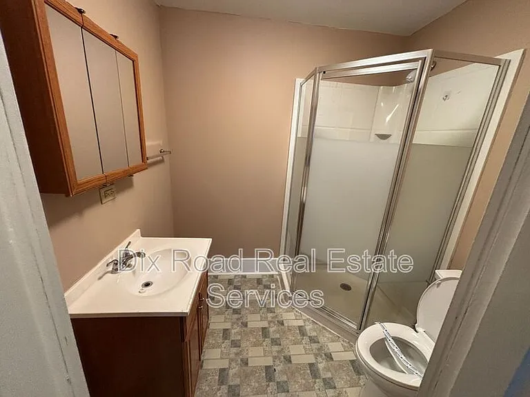 708 Webster Ave — Photo 14