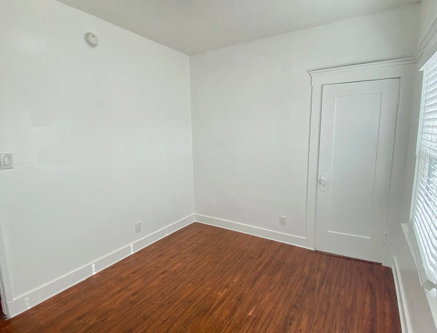 3 bed, 900 sqft, $2,995 — Photo 4
