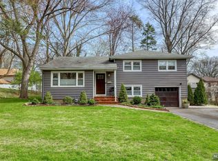 195 Nimitz Rd, Paramus, NJ 07652