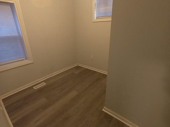 4th image of 2849 N Lecount St