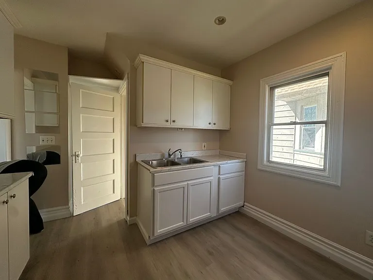 768 Flower City Park — Photo 45