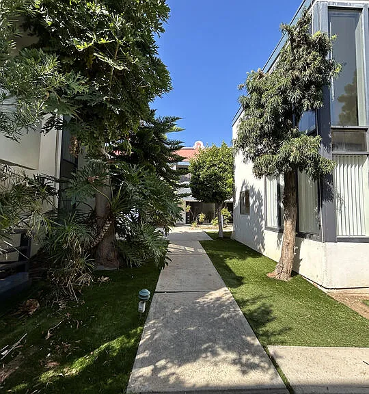 1233 Barry Ave #101 — Photo 15