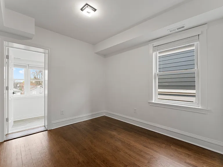 W Cornelia Ave — Photo 13