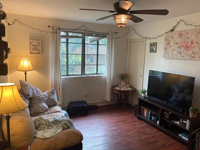 906 SW 7th Ave #3 — Photo 8