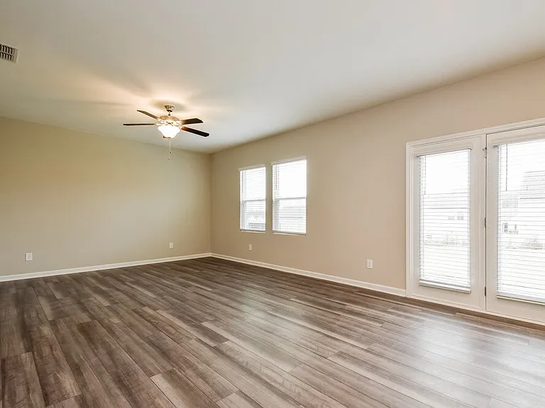526 Knightsbridge Ln — Photo 4