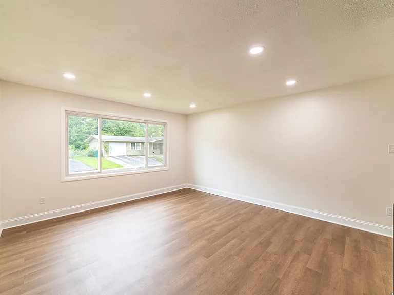 384 Sassafras Dr — Photo 13