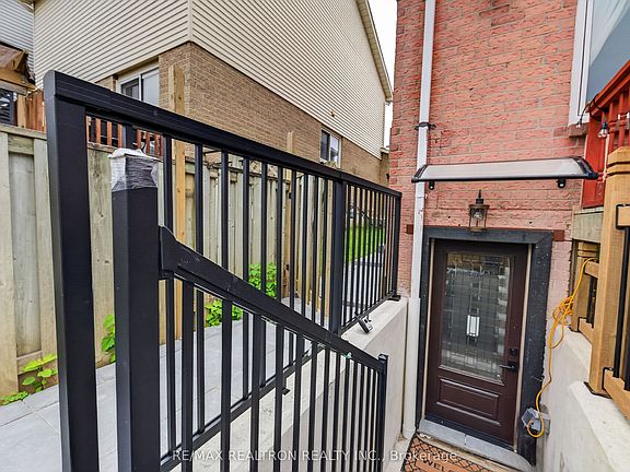 3rd image of 40 Carr Dr