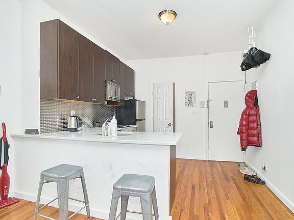 5th image of 267 E 10th St APT 4