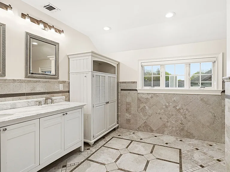 228 Central Ave — Photo 15
