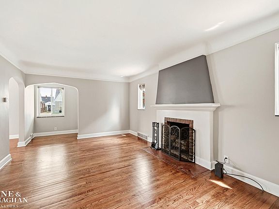 3rd image of 9155 Grayton St