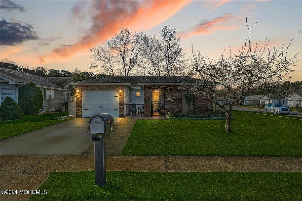 76 Everest Drive S photo 1