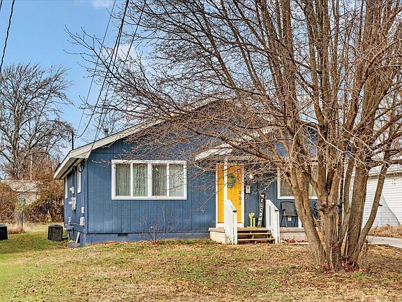 3rd image of 1027 N Warren Avenue