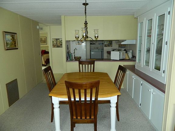 4th image of 2425 Harden Blvd #9