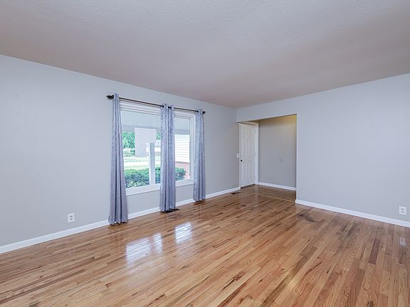 4th image of 2525 Cheshire Dr