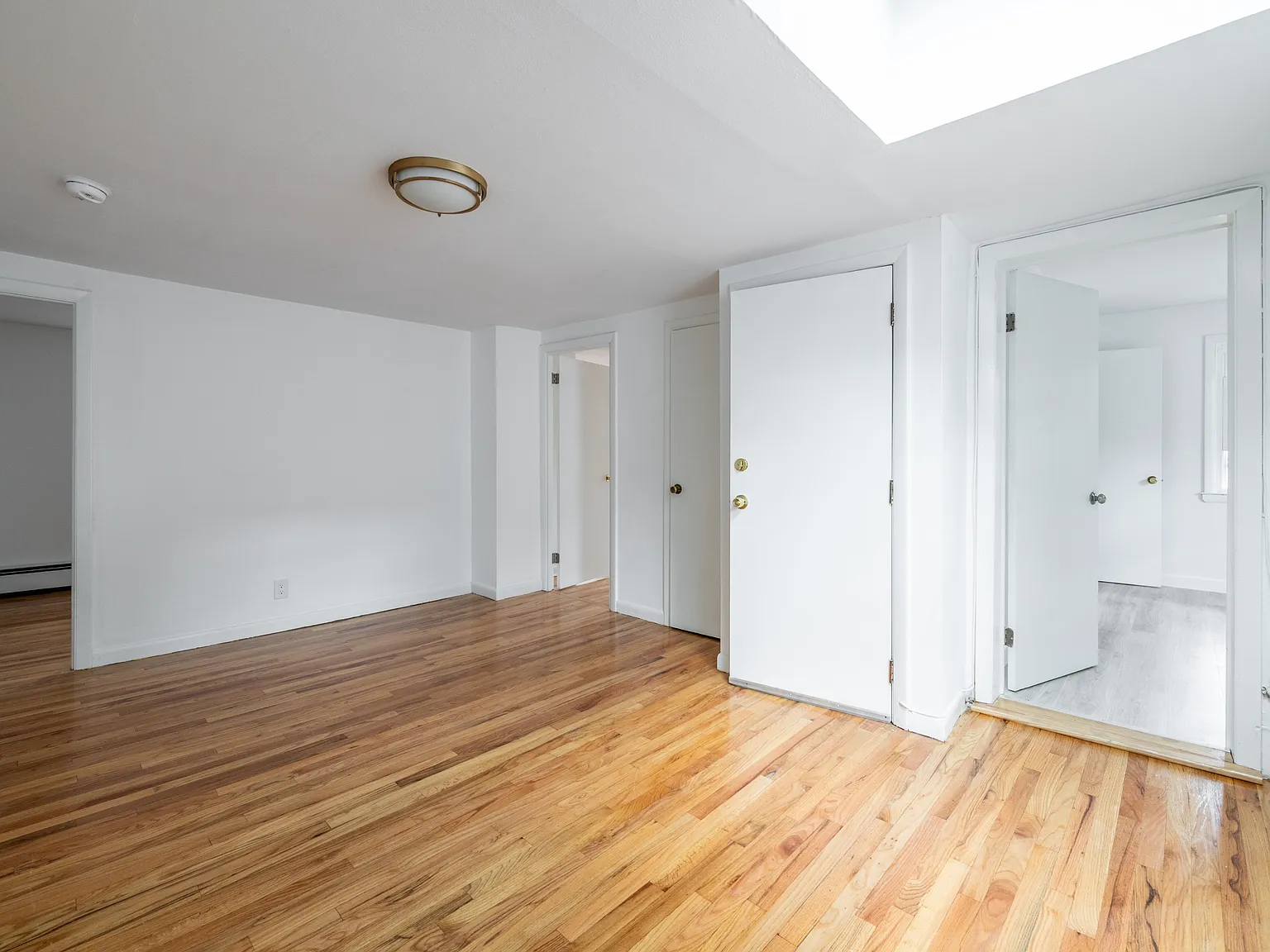 4 bed, 1000 sqft, $850 — Photo 2