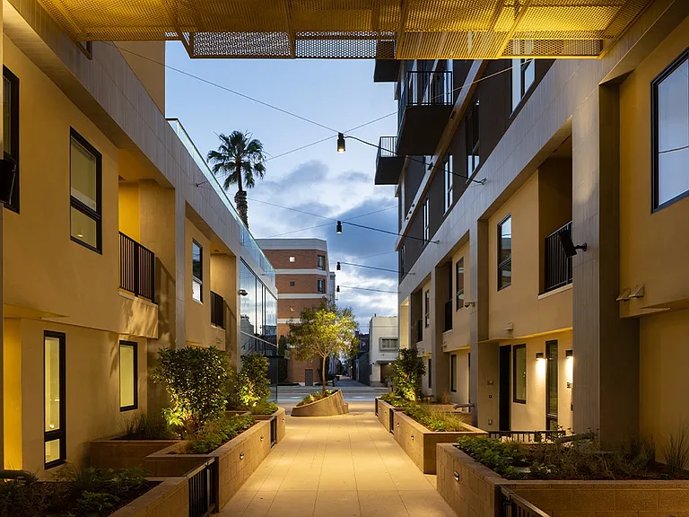 Resa Long Beach — Photo 4