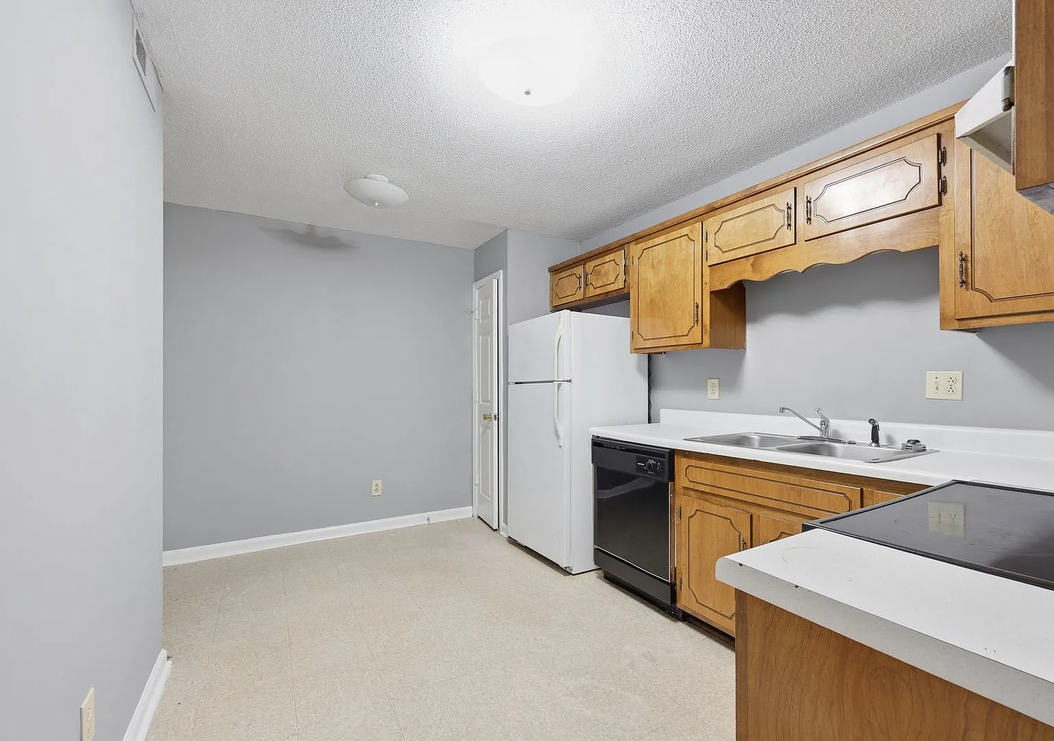 705 Peachers Drive — Photo 2