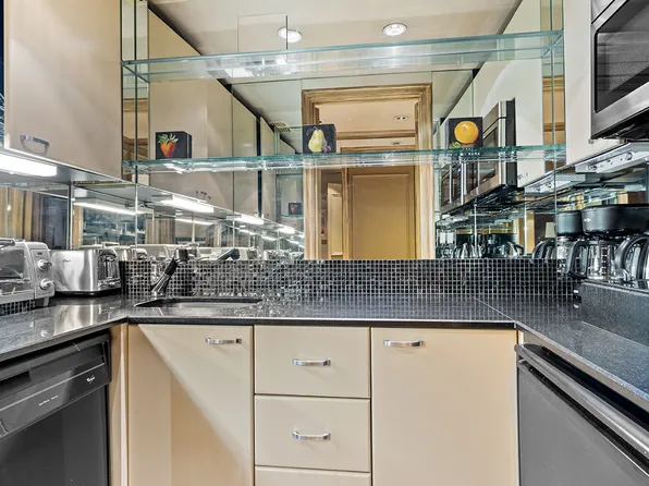 111 East 56th Street 708 image 3 of 4