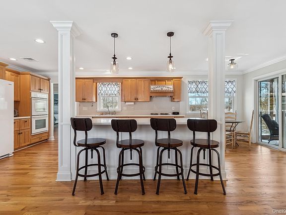 5th image of 144 Manor Ln
