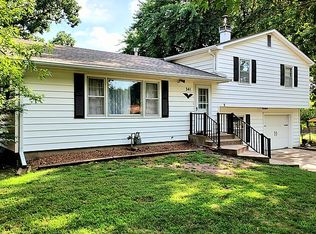 341 NE Edgewood Dr, Topeka, KS 66617