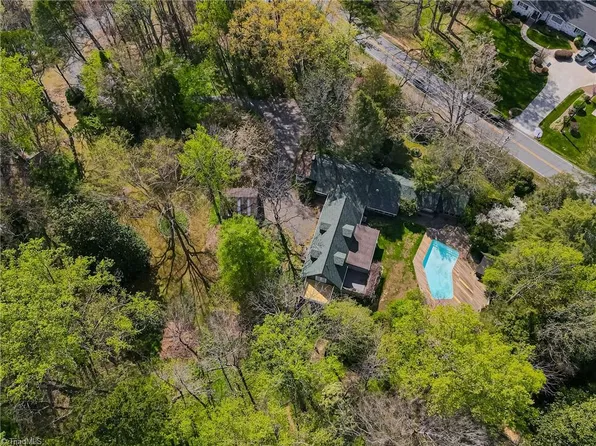 4285 Shattalon Dr, Winston Salem, NC 27106