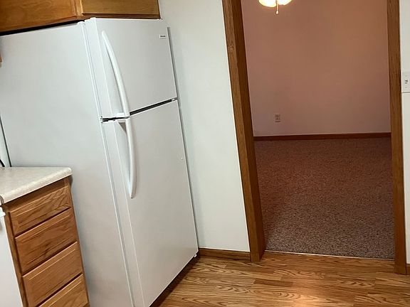 5th image of 32 Meadowview Ter #0