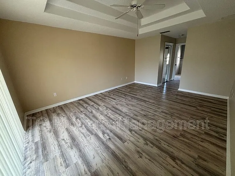 20 Clarendon Ct N — Photo 16