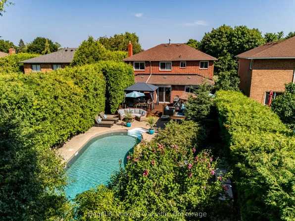 1181 Grange Rd, Oakville, ON L6H 1P8