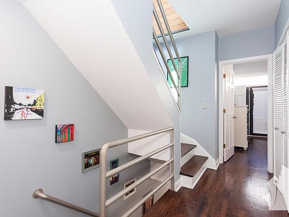 4th image of 530 N Wood St #B5