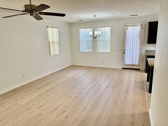 4th image of 26816 Albion Way