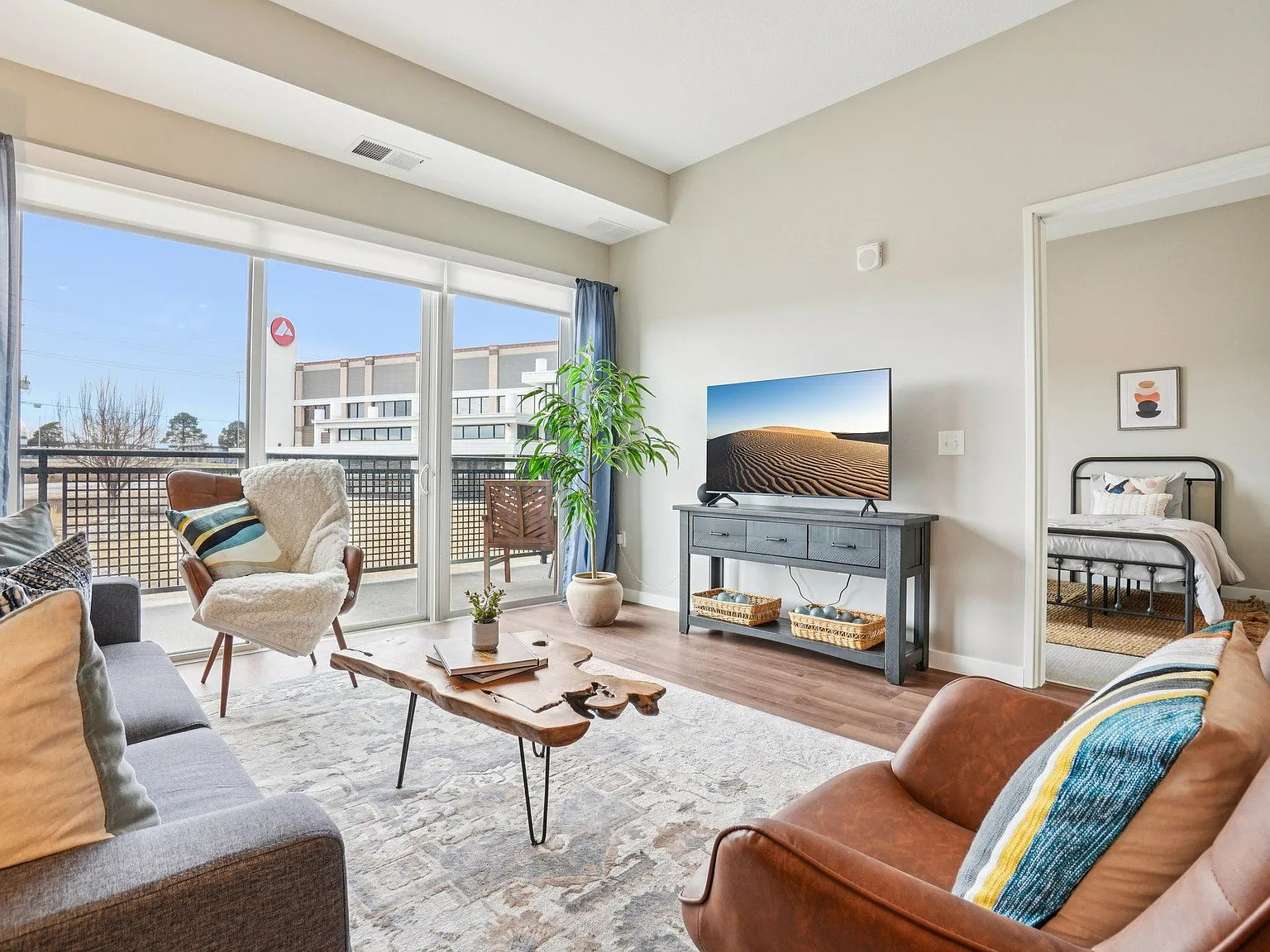 Lyra Apartments — Photo 4