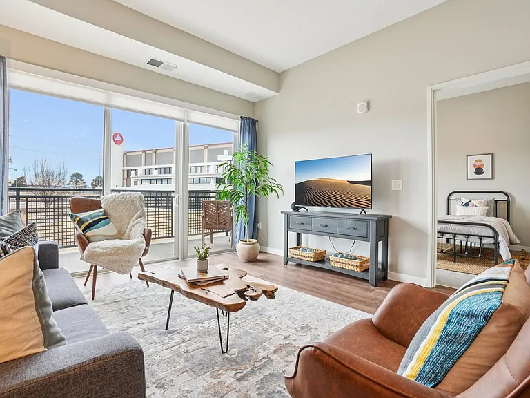 Lyra Apartments — Photo 4