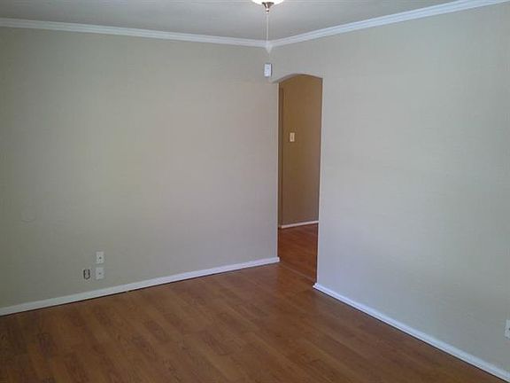 2nd image of 700 SW Sunnybrook Dr