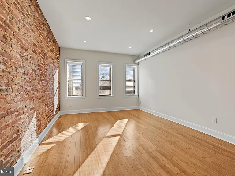 412 E Lanvale St — Photo 21