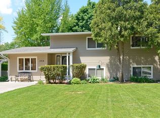 394 Virginia Dr, South Elgin, IL 60177