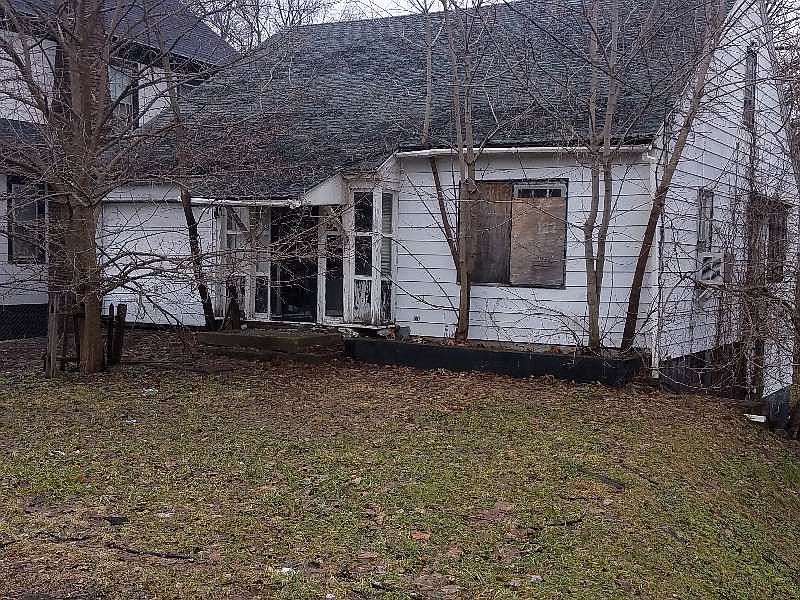 2nd image of 122 Belle Ave