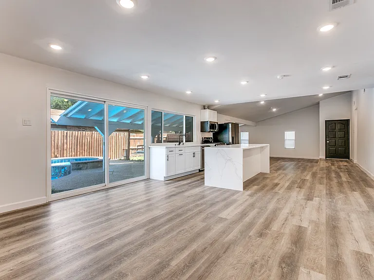 1535 Carnation Dr — Photo 13