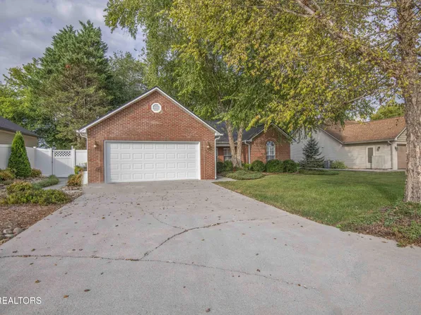 1429 Bens View Ct, Maryville, TN 37803