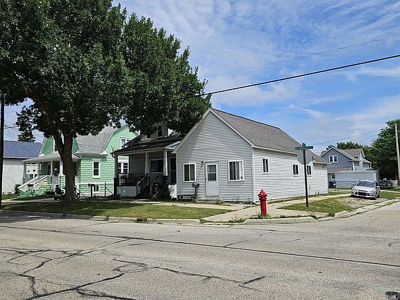 2nd image of 827 S Farragut St